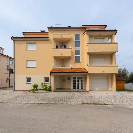 Bellavista Apartment *